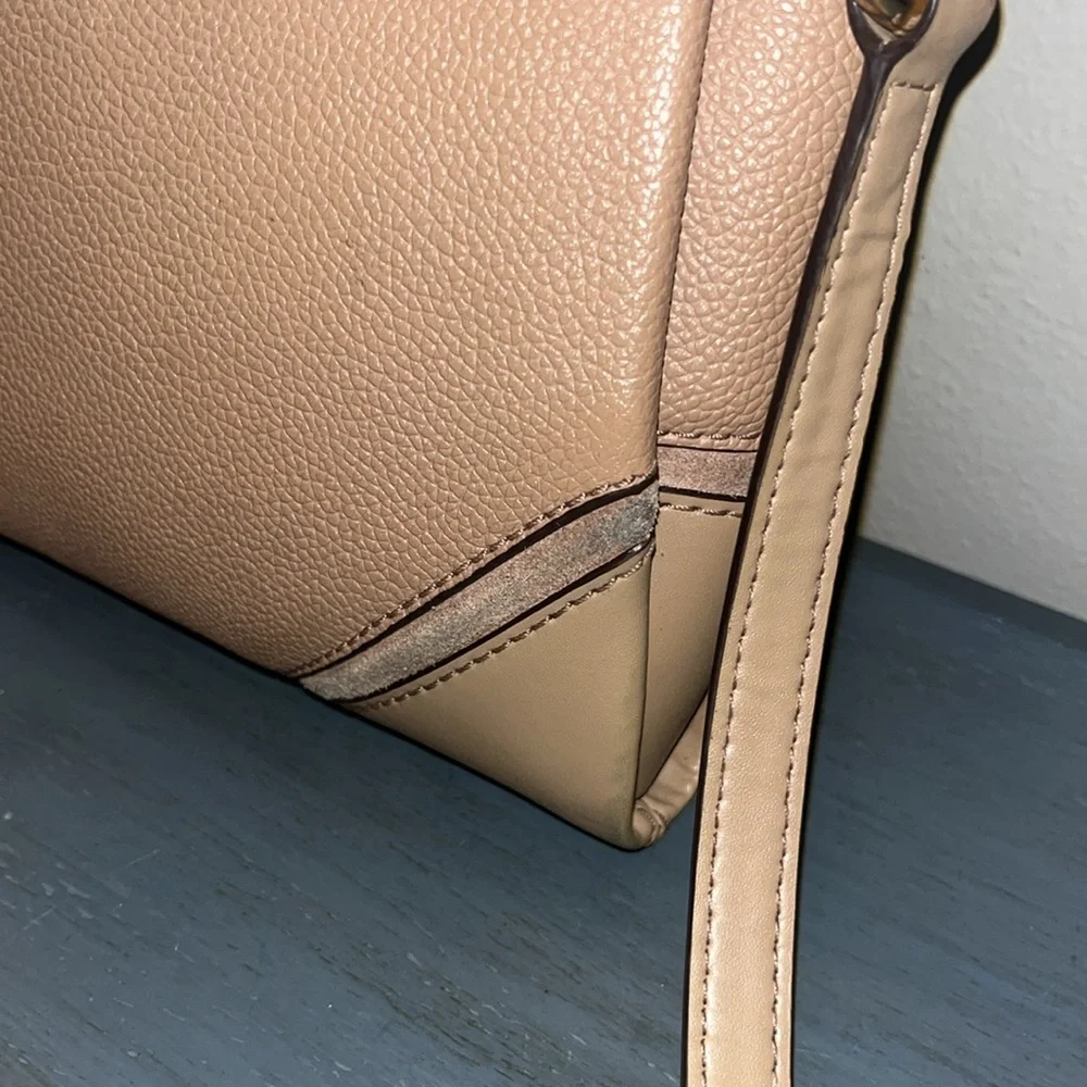 Michael Kors Nicole Triple Compartment Crossbody Bag, Beige Leather Gold Har EUC